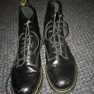 Doc martens black.